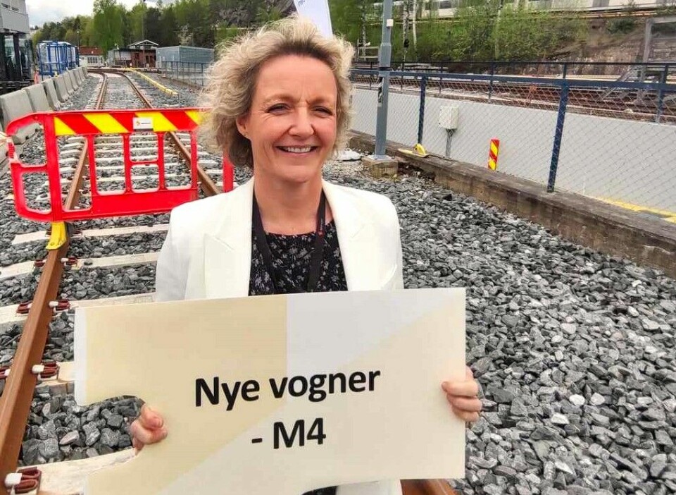 Sporveiens administrerende direktør Birte Sjule i T-banesporet på Ryen da leverandør av nye T-banevogner ble offentliggjort. Foto: Arnsten Linstad
