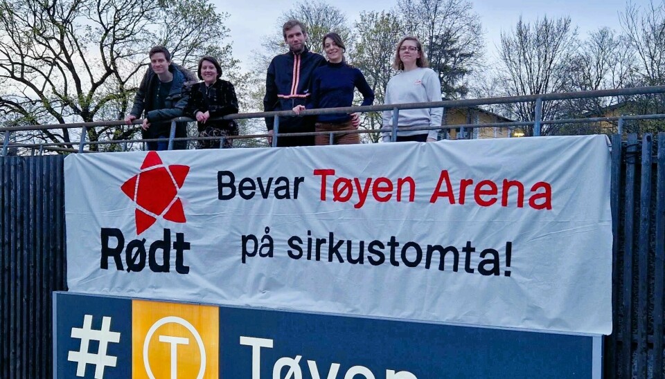 Rødt-aktivister forsvarer Tøyen Arena, ved Tøyen T-bane.
