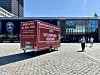 En rød bod med skriften 'Ketchupflekkrenseriet'