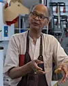 Møbeltapetserer Eddie King (71) klamrer seg fast på Løkka og har sett bydelen totalt forbandles de siste fire tiårene. Foto: Jurgis Bingelis