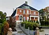 Boligen i Halvdan Svartes gate ble oppført i barokk stil i 1912 for Herr Rittmester Sommerfelt.