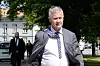 Oslo 20240614. Erik Solheim utenfor Vålerenga kirke i Oslo hvor Petter Nome bisettes fredag.