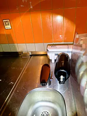 Løs såpedispenser hos Digg Pizza.