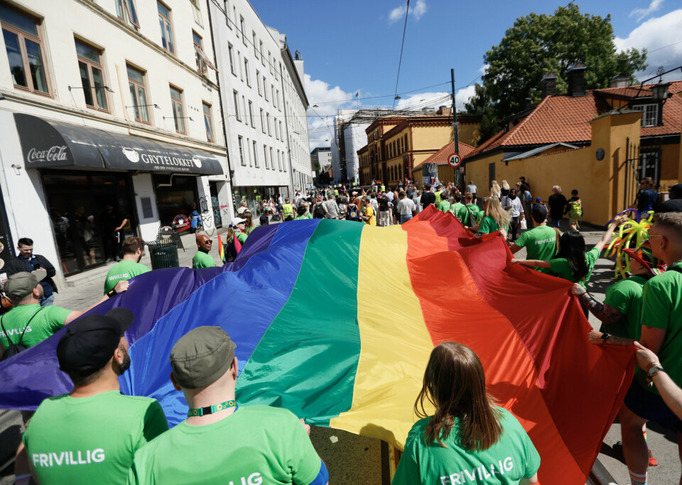 Oslo 20240629. Pride-paraden, som feirer skeivt mangfold, markerer uoppnådde rettigheter og forsvarer eksisterende rettigheter, går fra Grønland til Pride Park i Sofienbergparken i Oslo lørdag.Foto: Frederik Ringnes / NTB