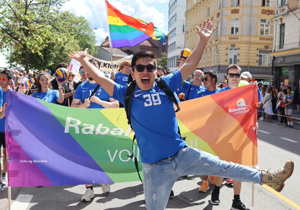 Mark Gerald Lagamia (29) i Pride-paraden 2024. Foto: Johannes Hellstrand Frøshaug