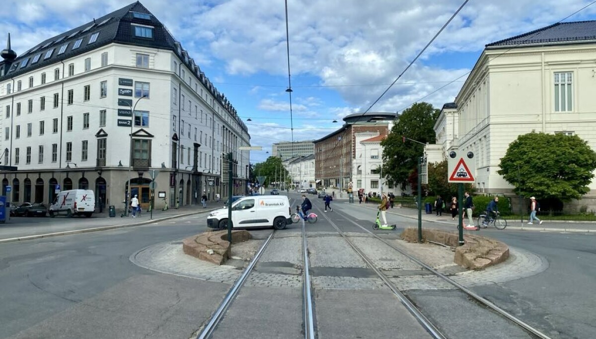 Trikk og bil kolliderte – den ene parten fikk førerkortet beslaglagt