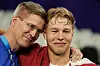 Paris, Frankrike 20240803. Markus Rooth med sin far etter 1500m tikamp friidrett på Stade de France under sommer OL i Paris 2024.Foto: Beate Oma Dahle / NTB