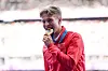 Paris, Frankrike 20240804. Marcus Rooth tar emot guldmedaljen under medaljesermonien på friidrett på Stade de France under sommer OL i Paris 2024.Foto: Fredrik Varfjell / NTB