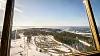 Slik er utsikten fra ett av vinduene helt øverst i Tryvannstårnet en klar vinterdag. Foto: Dmitry Tkachenko / Oslo kommune