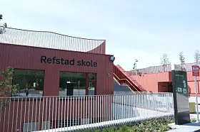 Refstad skole ligger i Økern Torgvei 40.