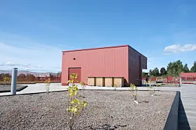 På taket til Refstad skole er det parsellhage som elever og lærere skal ivareta. 