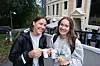 Vilde (t.v.) og Hanna har stått i kø i et kvarters tid, men ventet ikke forgjeves. De har besøkt Grød i Danmark.