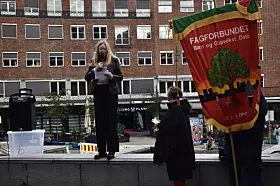 Robyn Grøndahl, fra Funksjonshemmedes Fellesorganisasjon, holder appell.