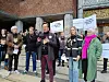Protest mot Oslo Nye-kutt: Flere av landets mest kjente skuespillere stilte opp utenfor Rådhuset før de fulgte bystyrets spørretime.  Foto: Arnsten Linstad