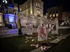 'Dekorasjon' på Eidsvolls plass: Blodige t-skjorter illustrerer nedslaktingen av ukrainske soldater ved fronten og av sivilbefolkningen i Ukraina. Foto: Sumitra Sarkar