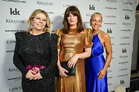 Oslo 20241126. Annette Walther Numme, Lise Karlsnes og Janne Formoe ankommer rød løper på Grand Hotel hvor kjendiser ankommer.