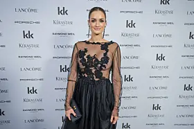 Oslo 20241126. Christina Vukicevic Demidov ankommer rød løper på Grand Hotel hvor kjendiser ankommer.
