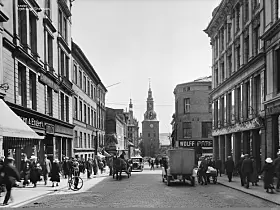 Fra Grensen mot Vår Frelsers kirke (1924).