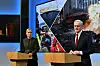 Oslo 20250110. Statsminister Jonas Gahr Støre og justis- og beredskapsminister Emilie Enger Mehl legger frem stortingsmeldingen om totalberedskap under en pressekonferanse i Marmorhallen i Oslo.Foto: Rodrigo Freitas / NTB