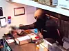 Oslo 20230124. Politiet friga tirsdag bilde fra overvåkningskamera som viser personen som skal ha løsnet skudd i en restaurant i Nydalen i Oslo mandag kveld.Foto: Overvåkningskamera / NTB