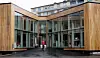 Den gamle VM-paviljongen huser i dag blant annet ungdomstilbud drevet av Røde Kors. Skjermdump fra Røde Kors