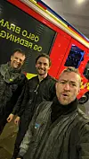 Sotete brannfolk: Sondre og kolleger ved Sagene brannstasjon tar en selfie etter endt innsats. Foto: Privat