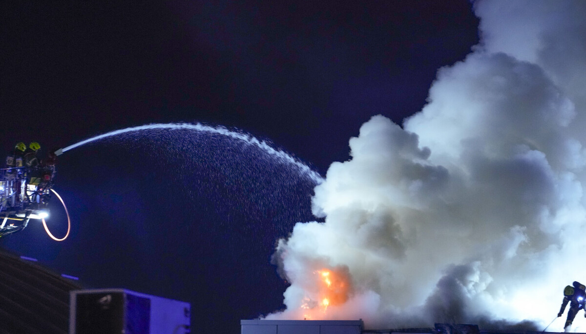 Nødvarsel sendt ut på mobil og T-banestasjon stengt da tykk røyk la seg ...