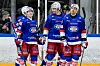 Oslo 20250212. Vålerengas spillere jubler etter 5-3 scoring til Jørgen Karterud under ishockeykampen mellom Vålerenga og Sparta på Jordal amfi.Foto: Terje Bendiksby / NTB