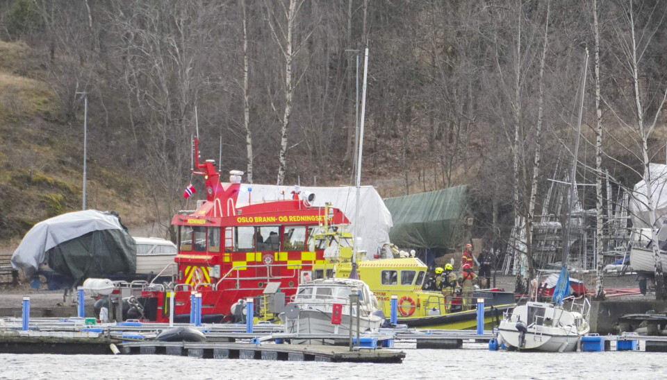 Oslo brann- og redningsetat på stedet med ressurser på vannet.