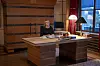 Oslo 20231025. Oslos nye ordfører Anne Lindboe (H) sitter bak ordfører pulten i Oslo rådhus etter nøkkelseremoni på ordførerkontoret.Foto: Frederik Ringnes / NTB