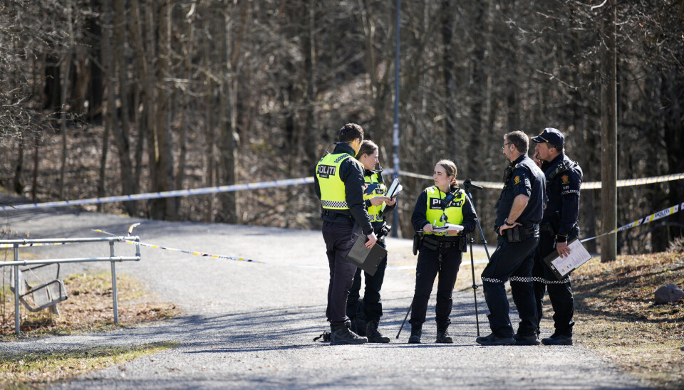 Politiet i arbeid på stedet mandag.