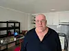 Khuseyn Chokaev sier de vet hva som må til for at det ikke skal lukte av kjæledyrene. – Vi kaster ikke katteavføring eller urin i toalettet, sier han.