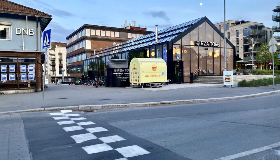 Bilist og passasjerer mistenkt etter sammenstøt på Røa: – Åpnet døren ...