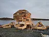 Den fire meter høye blekkspruten ligger nå på Lysaker og skal fraktes på båt til Bjørvika før sankthans.