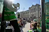 Oslo 20250821. Aktivister fra Extinction Rebellion aksjonerer inne og utenfor DNBs lokaler i Karl Johans gate i Oslo.